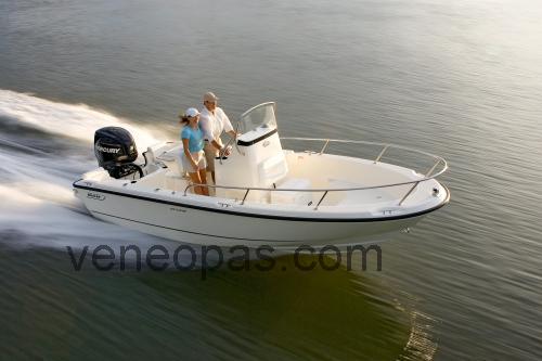 Boston Whaler 190 Outrage Tekniset tiedot ja arvostelut 